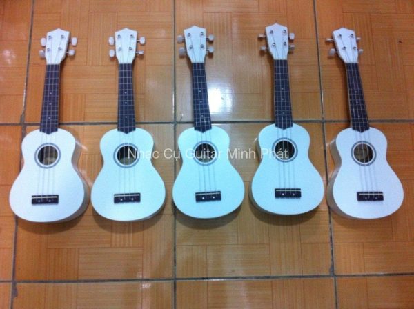 đàn ukulele màu trắng giá rè