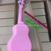 Đàn ukulele soprano màu hồng