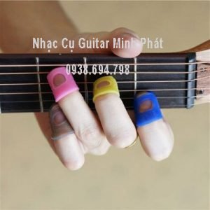 Bọc móng tay khi chơi đàn guitar