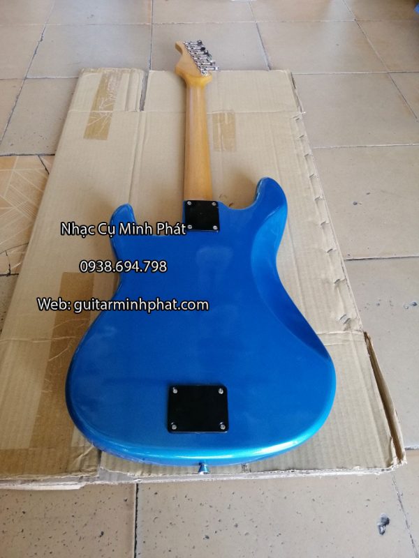 Mặt sau đàn guitar điện cổ nhạc màu xanh
