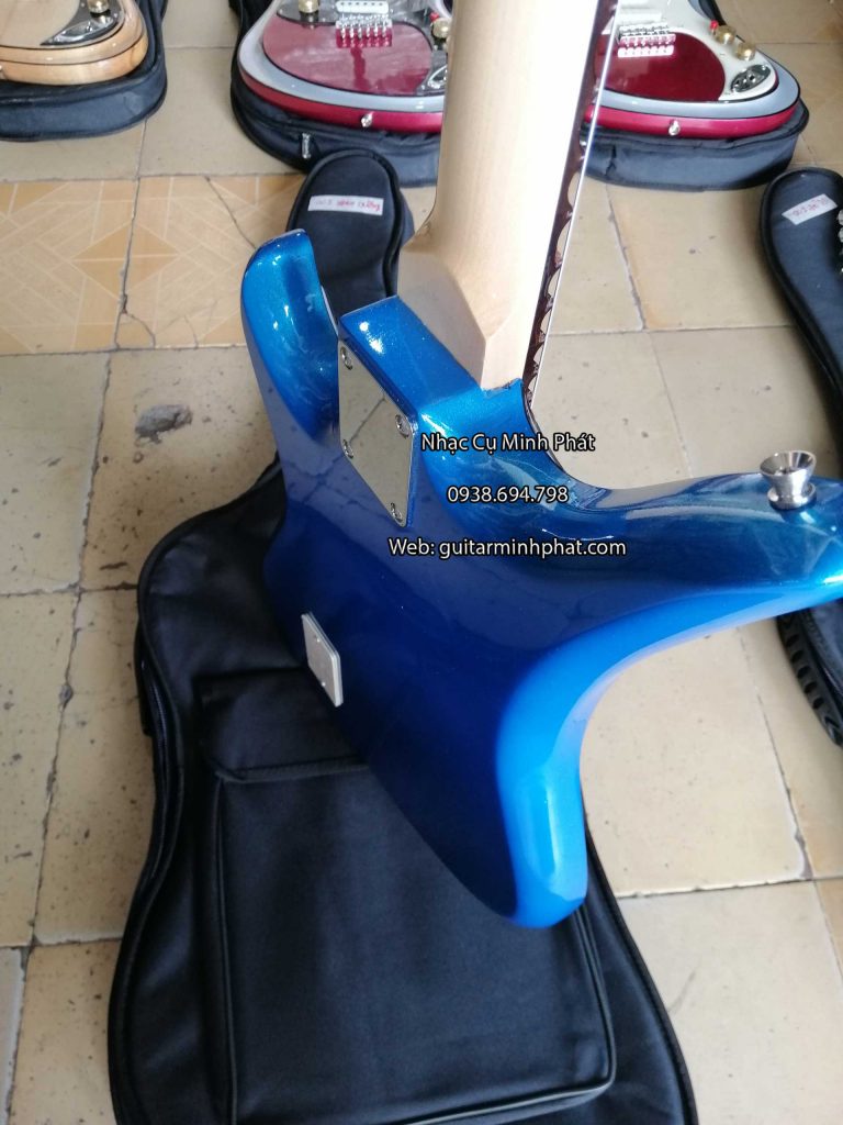 Mua đàn guitar điện tesco vọng cổ màu xanh - có ty chỉnh cần đàn - có octau ( tiếng đôi ) bộ nút chinh âm lượng thiêt kế độc đáo