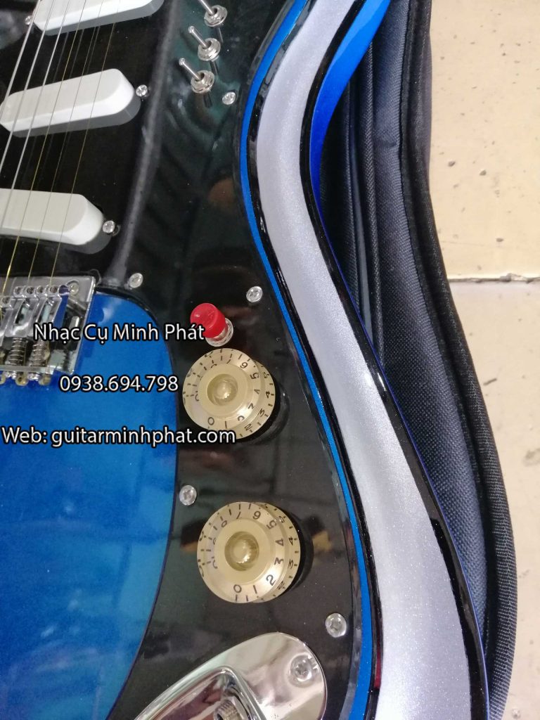 Mua đàn guitar điện tesco vọng cổ màu xanh - có ty chỉnh cần đàn - có octau ( tiếng đôi ) bộ nút chinh âm lượng thiêt kế độc đáo