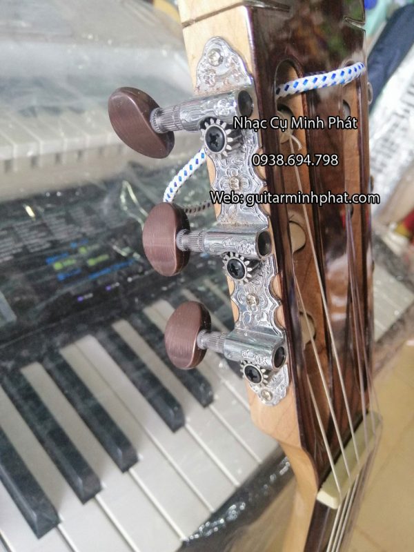 Hình ảnh chi tiết các góc cạnh của đàn guitar classic gỗ hồng đào - Nhạc Cụ Minh Phát