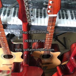 Hình ảnh chi tiết mặt lưng gỗ hồng đào cao cấp của đàn guitar thùng phím lõm vọng cổ