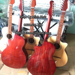 Hình ảnh chi tiết mặt lưng gỗ hồng đào cao cấp của đàn guitar thùng phím lõm vọng cổ