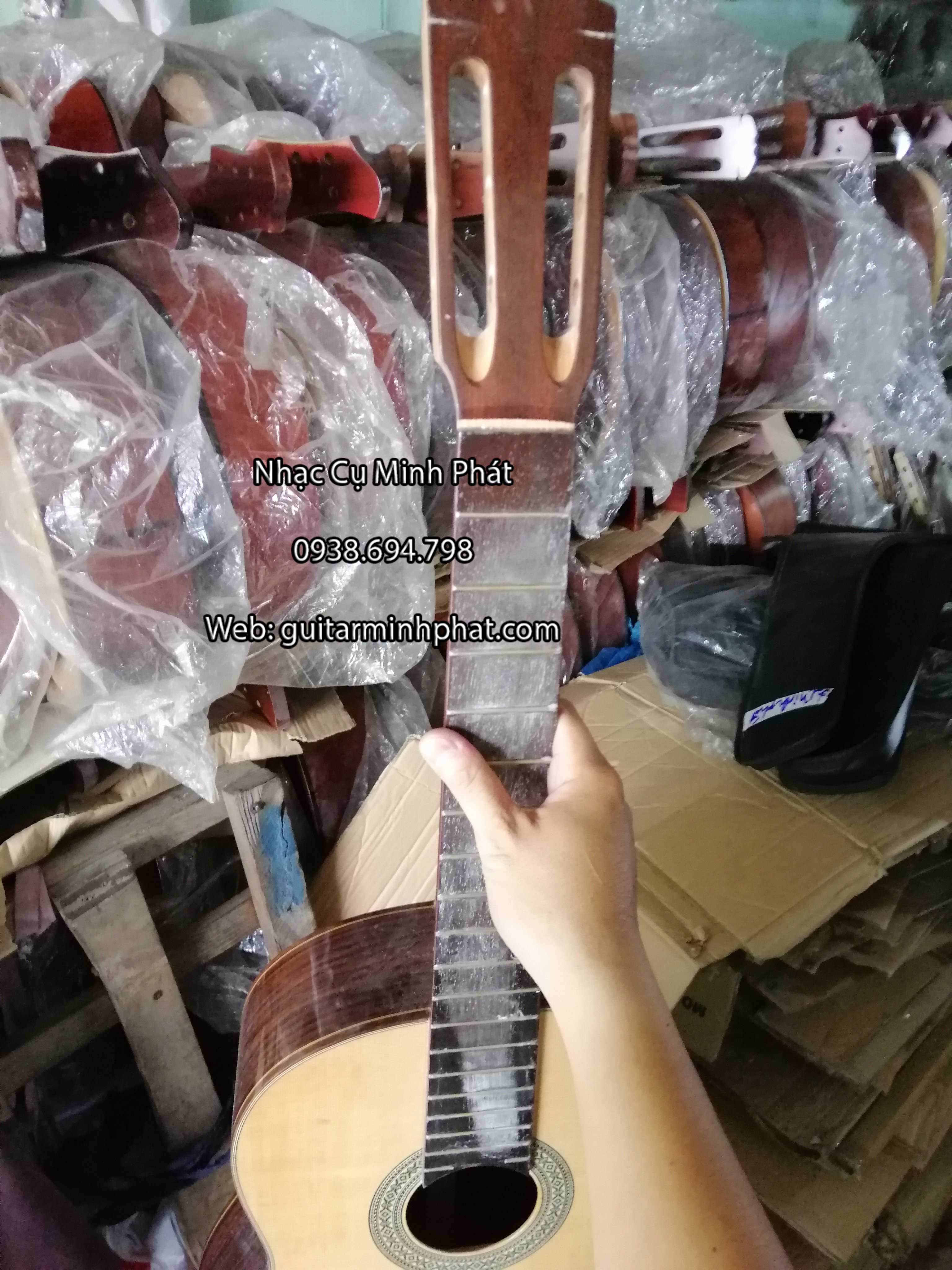 Xưởng đàn guitar Minh Phát