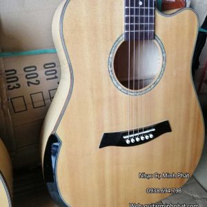 Âm rất vang và sâu.bass dày, thích hợp đệm hát, solo và chơi Fingerstyle.Guitar acoustic gỗ maple xứng đáng là dòng guitar kĩ