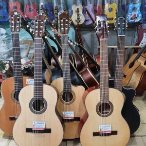 5 mẫu guitar Classic giá tầm trung nên chọn