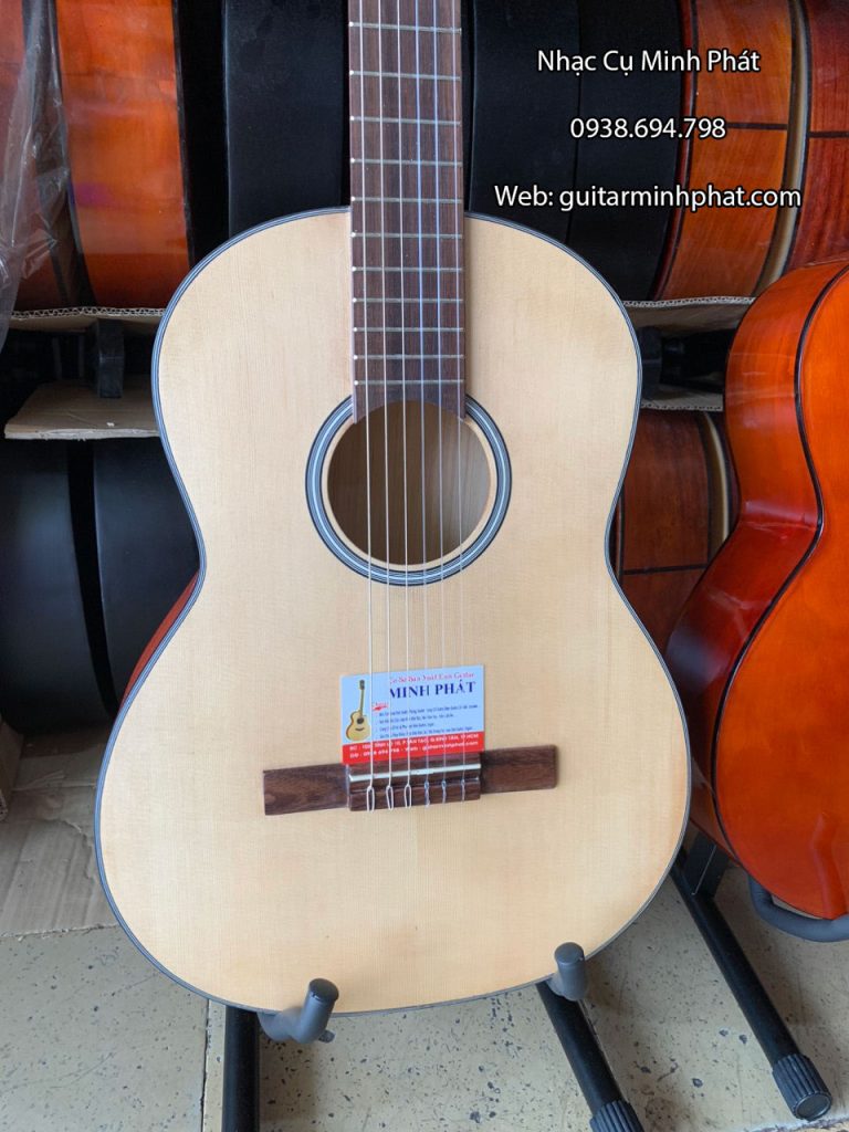 Mặt top được chế tác từ gỗ thông nguyên miếng (Solid Wood)