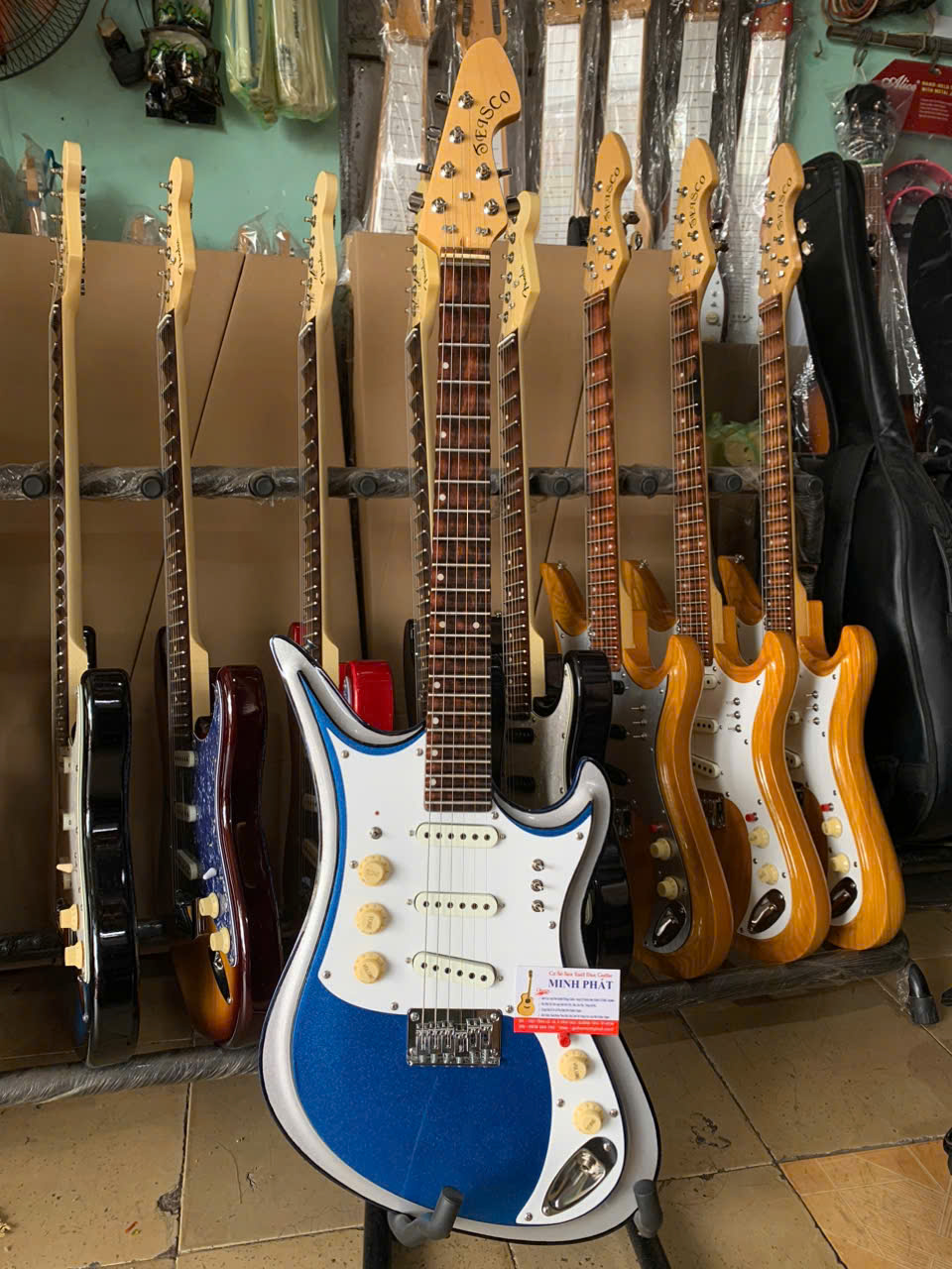 dan-guitar-vong-co-dien-teisco-mau-xanh-duong-MP-T03 (2) dan guitar vong co dien teisco mau xanh duong MP T03 2