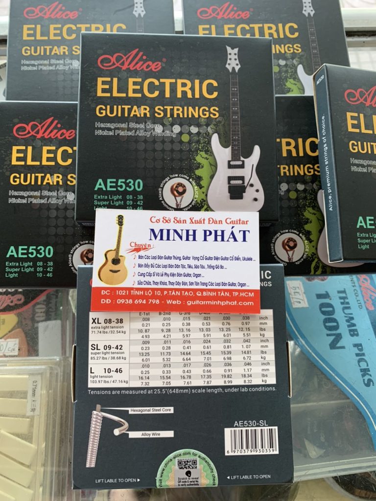 Dây đàn guitar Electric Alice AE530 3 Anh em chơi Electric Guitar đang tìm một dòng dây có chất âm sáng, bền bỉ và bấm êm tay để tập luyện cũng như biểu diễn? Bộ dây Alice AE530 chính là câu trả lời hoàn hảo!
