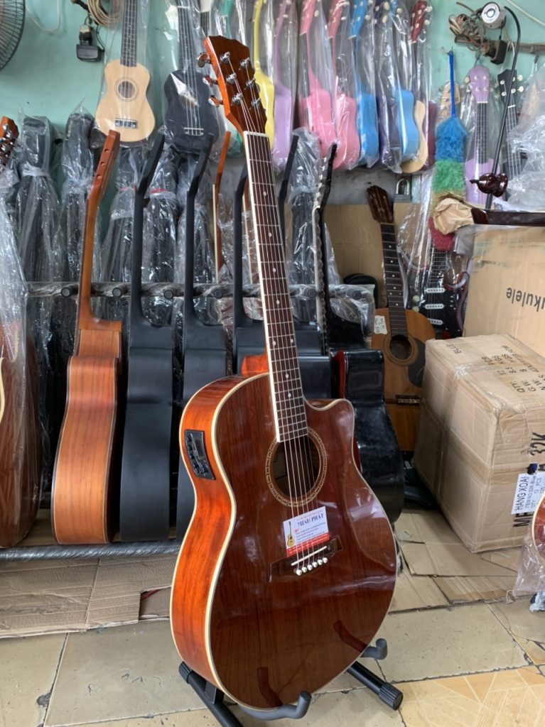 Đàn Guitar Acoustic Full Gỗ Hồng Đào EQ KLT1 Chính Hãng 5 Đàn Guitar Acoustic tích hợp sẵn EQ KLT-1 chính hãng tại Nhạc cụ Minh Phát chính là sự lựa chọn hoàn hảo dành cho bạn
