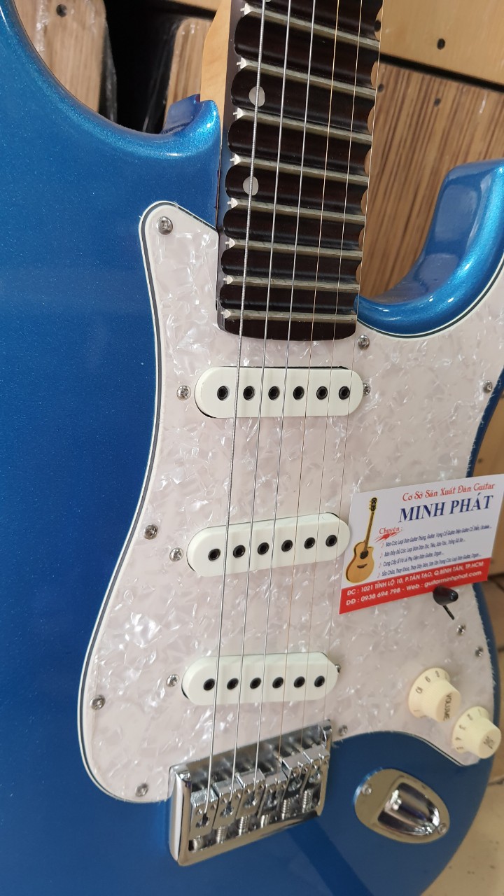 mua-guitar-dien-phim-lom-fender-mau-xanh-tphcm (4) mua guitar dien phim lom fender mau xanh tphcm 4