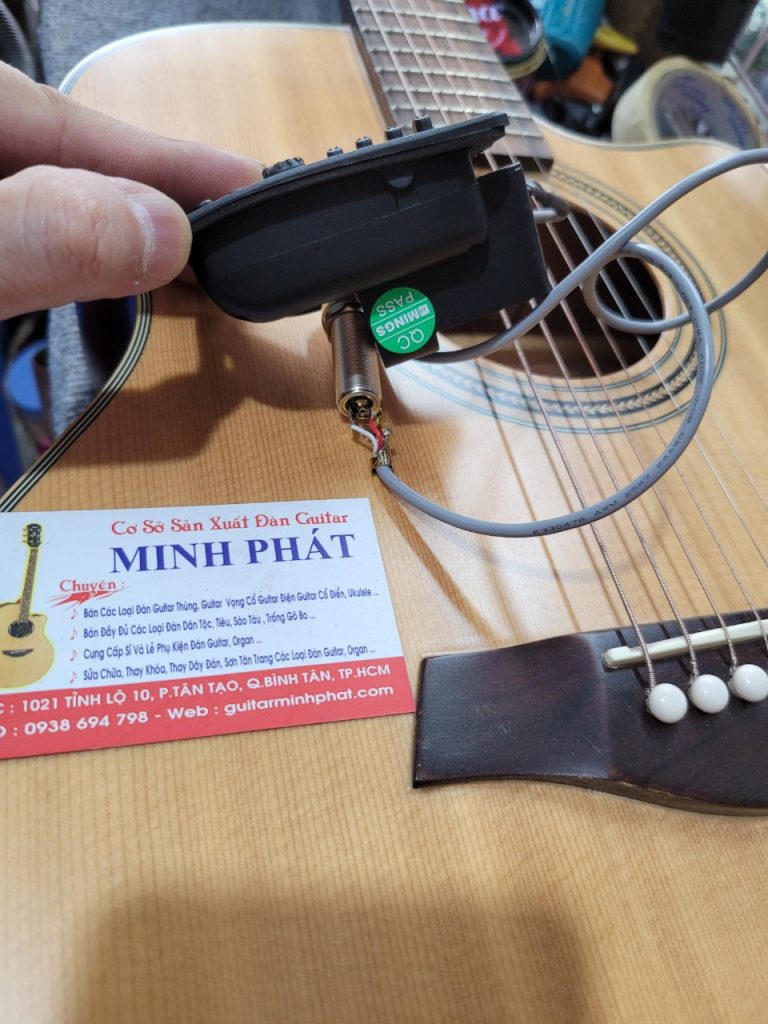 Bộ EQ Guitar Met B12 Chính Hãng Cho Đàn Guitar 7 Địa chỉ nhận lắp EQ Met B12 chính hãng đảm bảo ra loa đều 6 dây - thời gian lắp nhanh trong tầm 30p