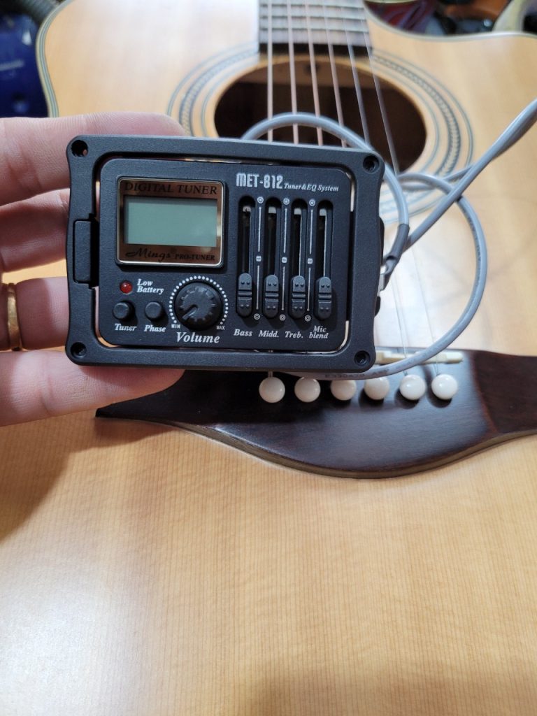 Bộ EQ Guitar Met B12 Chính Hãng Cho Đàn Guitar 8 Địa chỉ nhận lắp EQ Met B12 chính hãng đảm bảo ra loa đều 6 dây - thời gian lắp nhanh trong tầm 30p