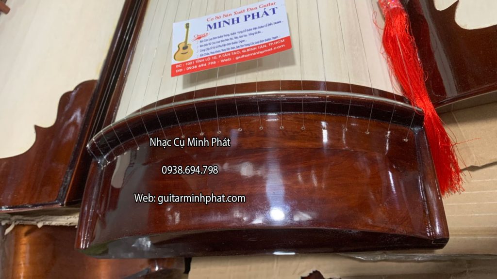 Ảnh chi tiết vân gỗ đẹp mẫu đàn tranh 19 dây đang được bán tại Cửa hàng Guitar Minh Phát