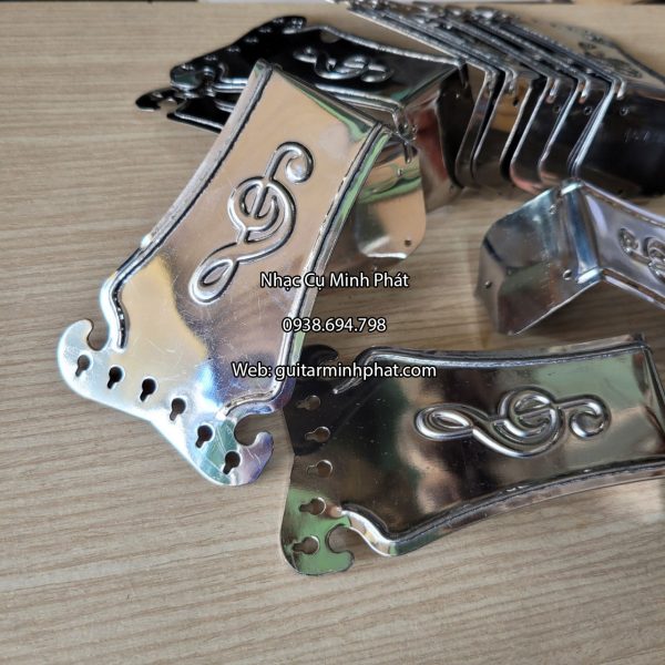 Móc dây guitar phím lõm