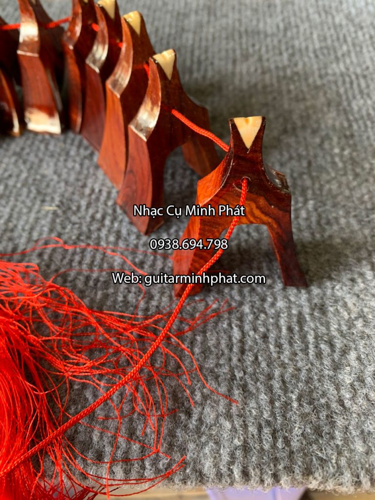 Bộ Nhạn Đàn Tranh Gỗ Tốt, Cẩn Sừng Cao Cấp 5 Hình ảnh chi tiết bộ nhạn đàn tranh cao cấp, đầu nhạn cẩn sừng.