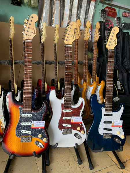 Đàn Guita Điện Vọng Cổ Fender MP-DVC6