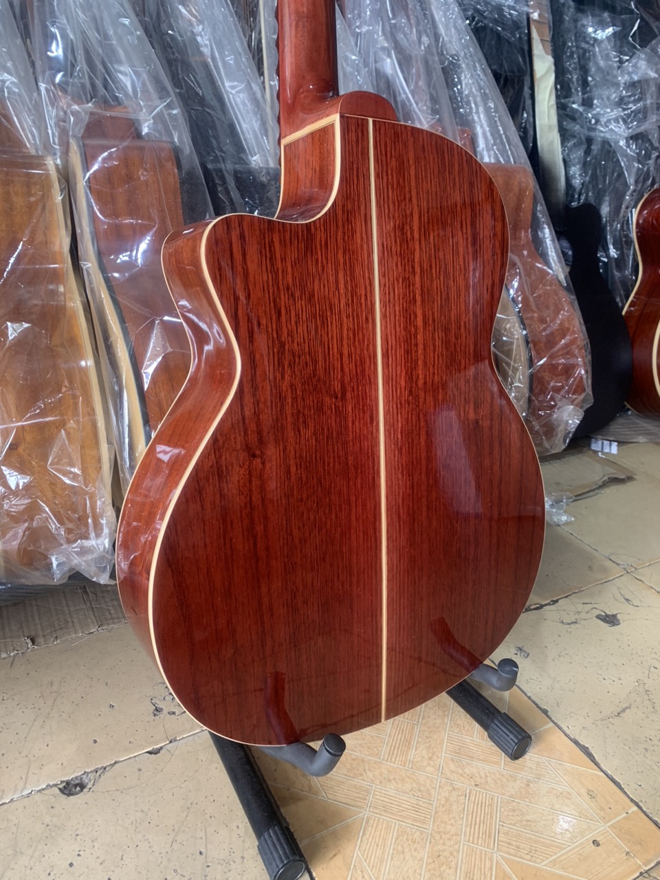 dan guitar phim lom gan eq metb12 chinh hang 4