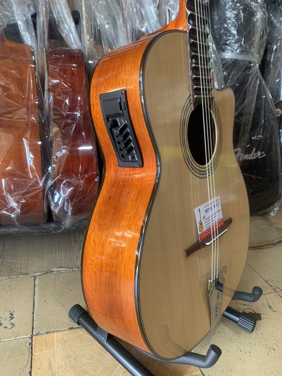 dan guitar vong co phim lom gan eq 1