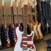 guitar dien phim lom fender go mau trang 2