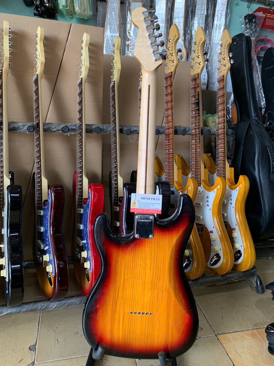 guitar phim lom dien fender go tu nhien sunburst 5