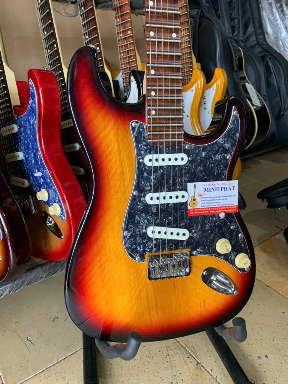 guitar phim lom dien fender go tu nhien sunburst 6