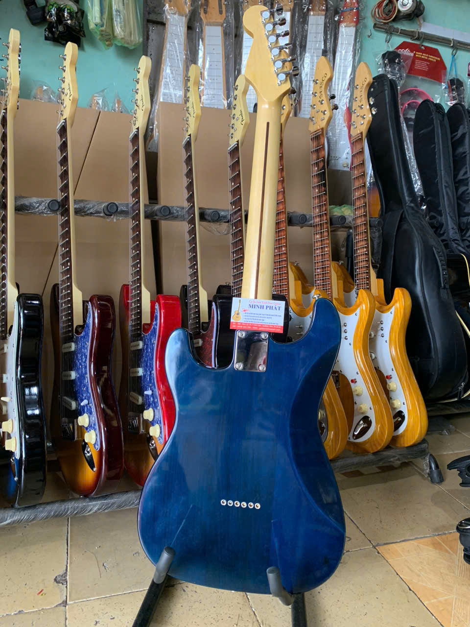 guitar phim lom fender go mau xanh duong 2