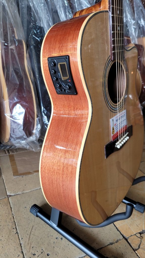 Lắp EQ KLT-1 Tích Hợp Tuner Chính Hãng KAILG Giá Rẻ Tại TPHCM 9 Đàn guitar lắp bộ eq klt1 chính hãng được thực hiện và lắp đặt tại shop Nhạc Cụ Minh Phát Bình Tân