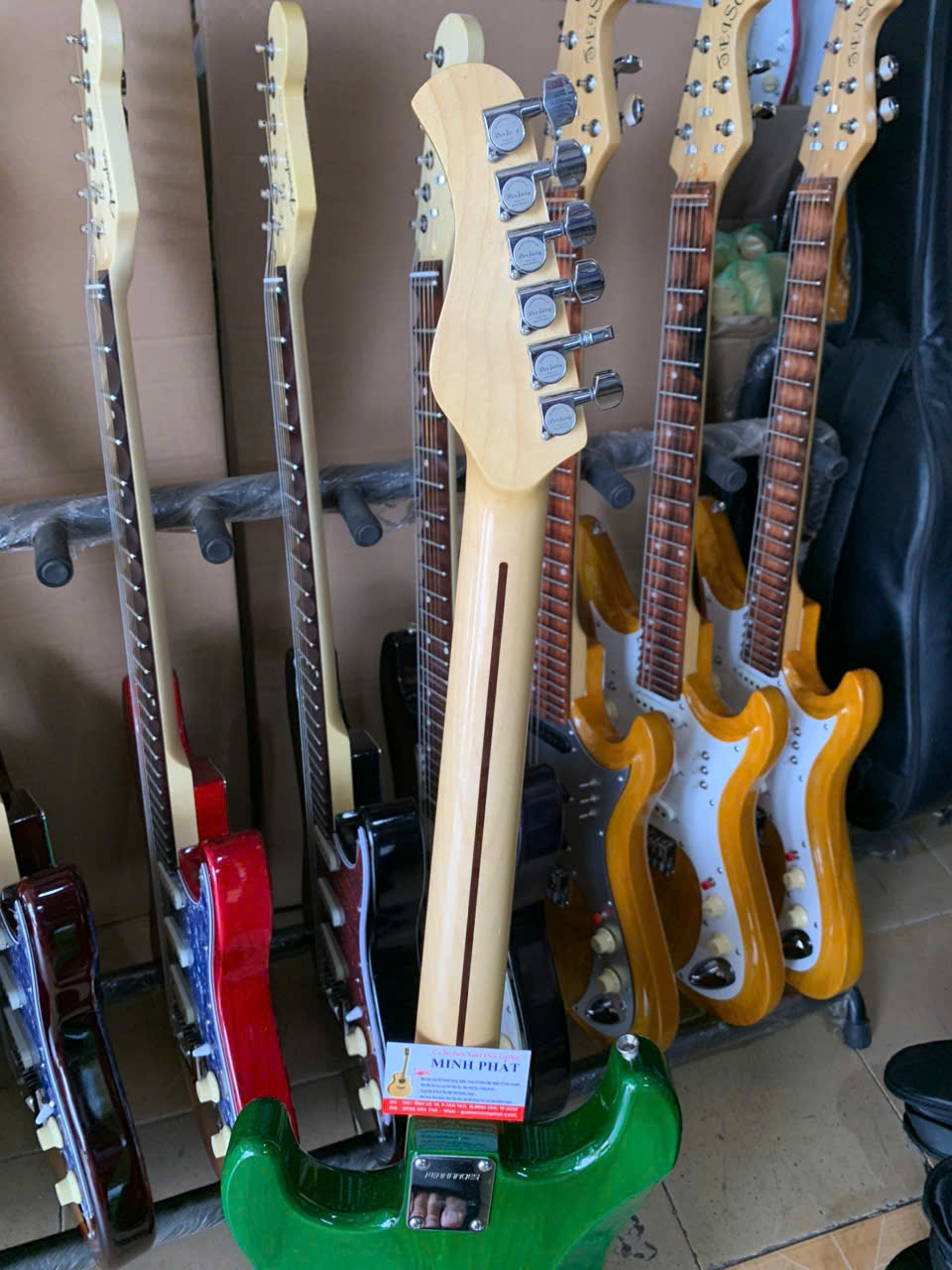 Đàn Guitar Vọng Cổ Điện Fender MP-DVC6-1 8 guitar dien phim lom go tu nhien mau xanh la 1