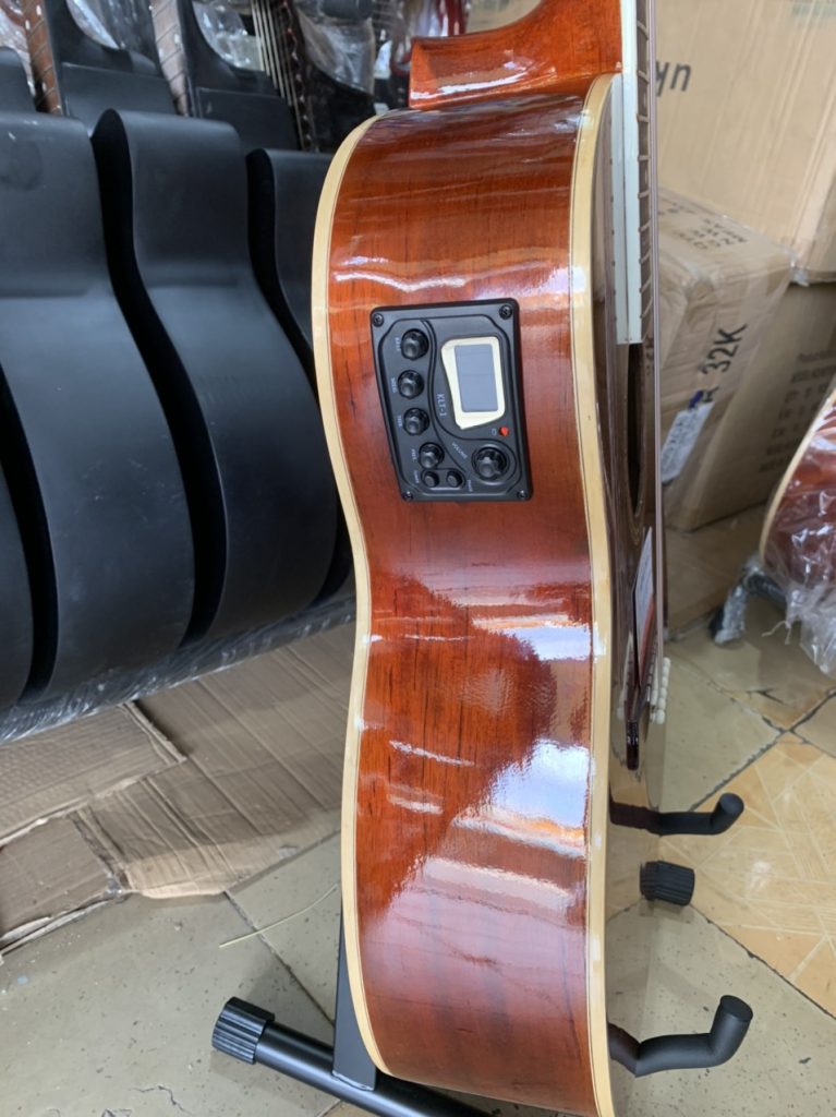 Lắp EQ KLT-1 Tích Hợp Tuner Chính Hãng KAILG Giá Rẻ Tại TPHCM 8 Đàn guitar lắp bộ eq klt1 chính hãng được thực hiện và lắp đặt tại shop Nhạc Cụ Minh Phát Bình Tân