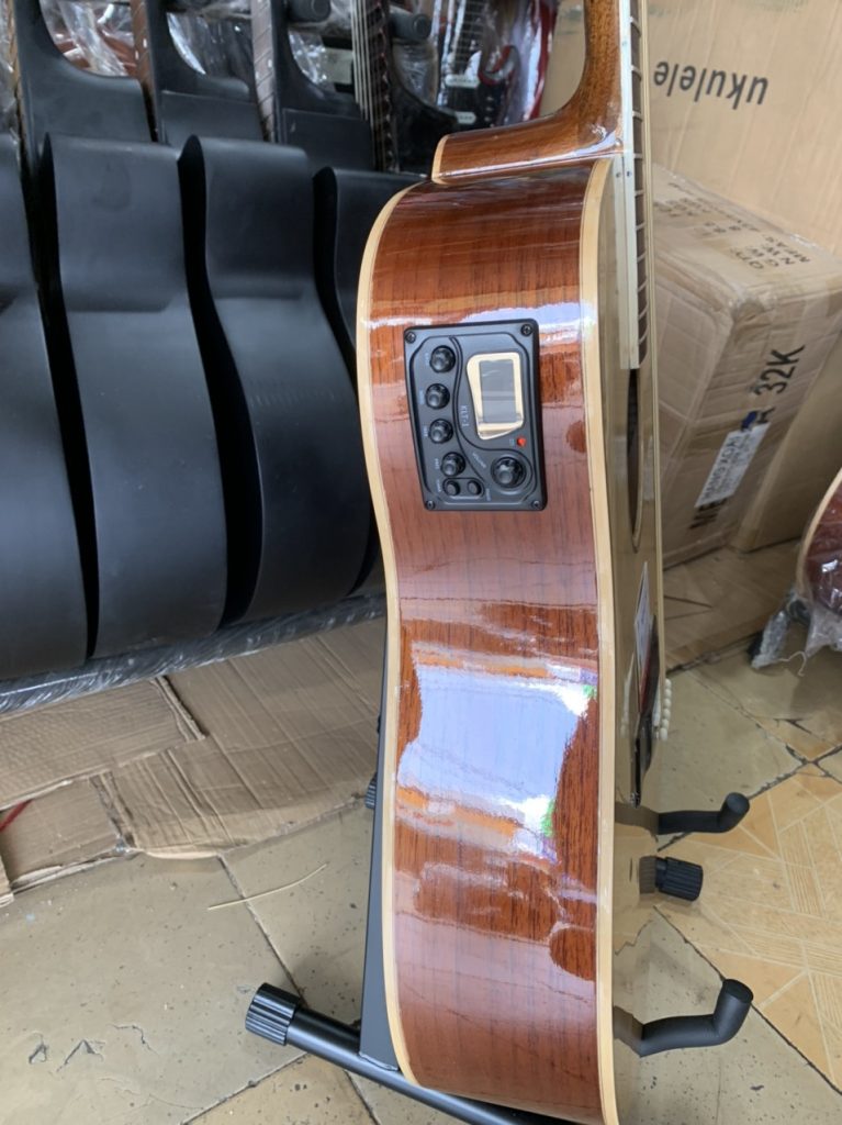 Lắp EQ KLT-1 Tích Hợp Tuner Chính Hãng KAILG Giá Rẻ Tại TPHCM 10 Đàn guitar lắp bộ eq klt1 chính hãng được thực hiện và lắp đặt tại shop Nhạc Cụ Minh Phát Bình Tân