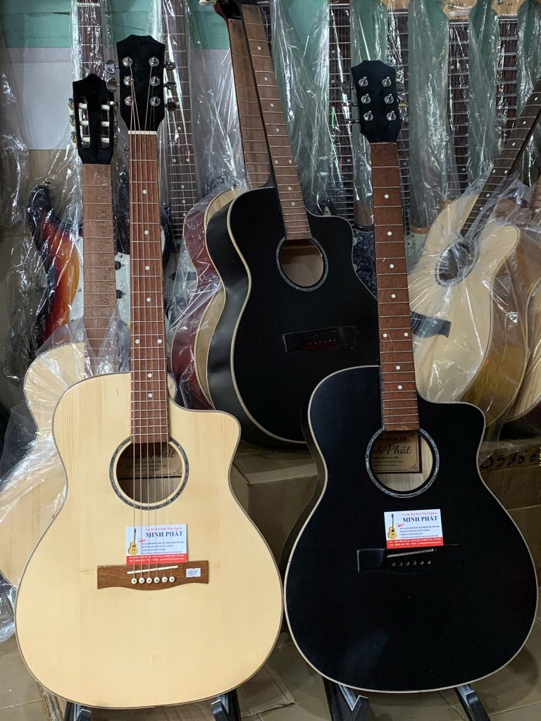 Đàn guitar Acoustic giá rẻ cho ngươi mới học 10 Đàn guitar acoustic giá rẻ cho người mới học màu đen và màu mộc tại Guitar Minh Phát