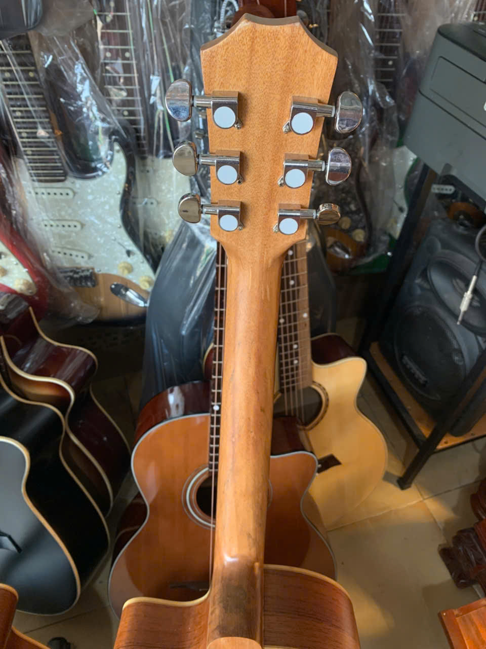 dan-guitar-phim-lom-go-hong-dao-ky-bong-lua-guitar-minh-phat (5) dan guitar phim lom go hong dao ky bong lua guitar minh phat 5