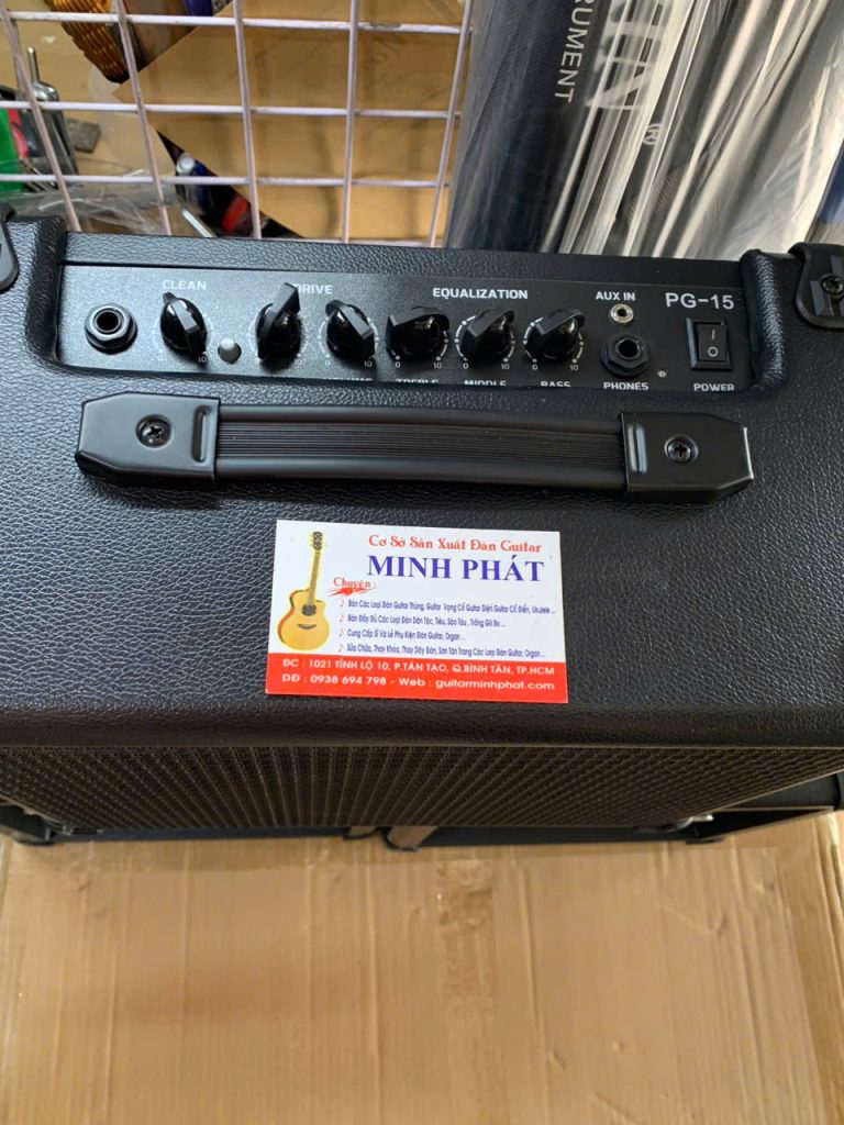 Amply Guitar Thùng Giá Rẻ PG-15 8 Đặc điểm nổi bật: Có cổng kết nối micro và cổng kết nối tai nghe để tập luyện tại nhà.