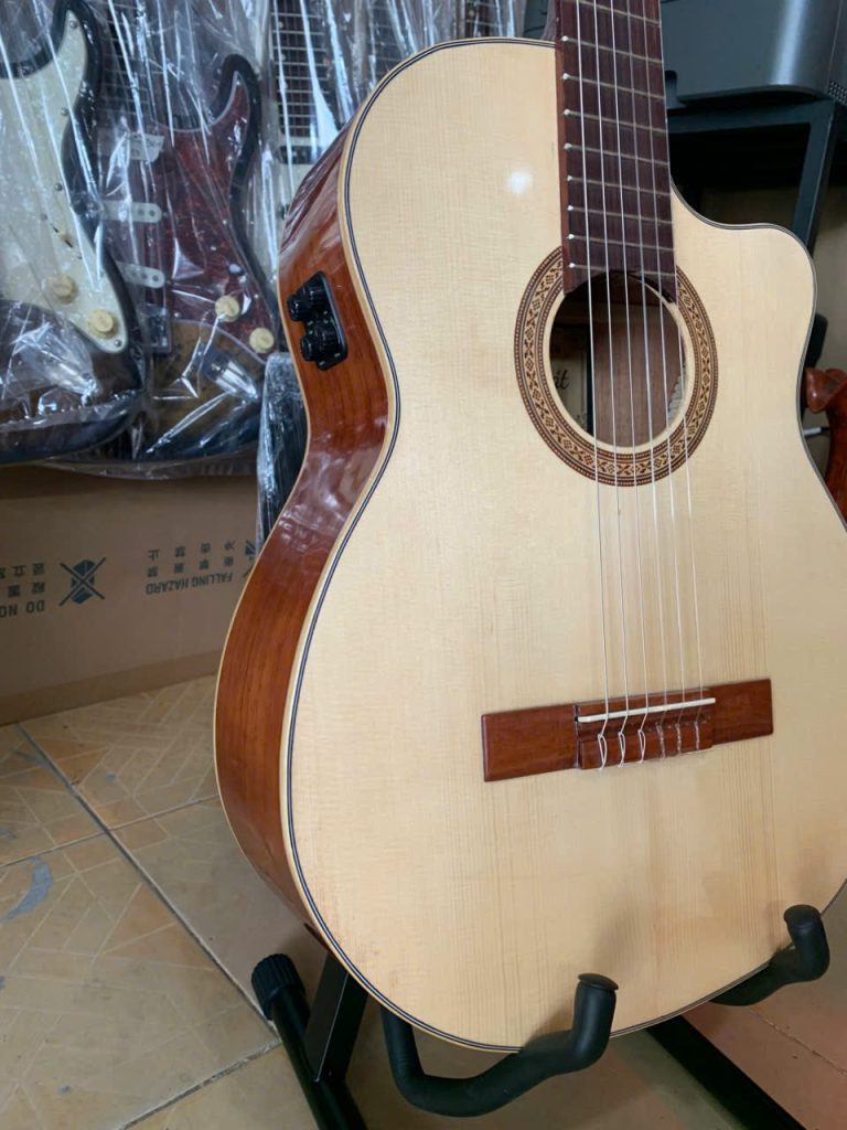 Đàn Guitar Classic Có EQ C2 Hiệu Ứng Và Loa Trong Thùng 6 Địa Chỉ Bán Guitar Classic C2 Gắn EQ Hiệu Ứng Uy Tín Tại TPHCM