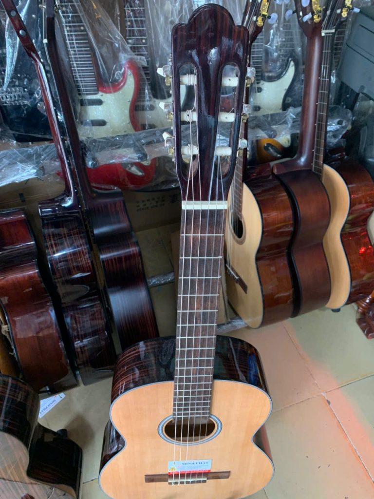 Guitar Classic Giá Rẻ Tập Chơi MP-C13 5 Cần đàn: Làm từ gỗ thao lao chất lượng cao chắc chắn, đảm bảo độ ổn định tuyệt đối.
