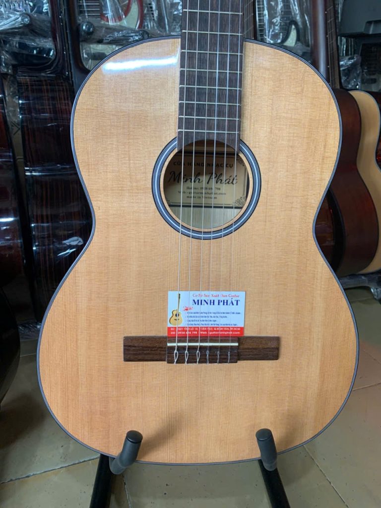 Guitar Classic Giá Rẻ Tập Chơi MP-C13 6 Mặt Top (Mặt trước): Gỗ thông Sitka (Sitka Spruce) giúp tăng độ cộng hưởng và âm lượng vang khỏe.